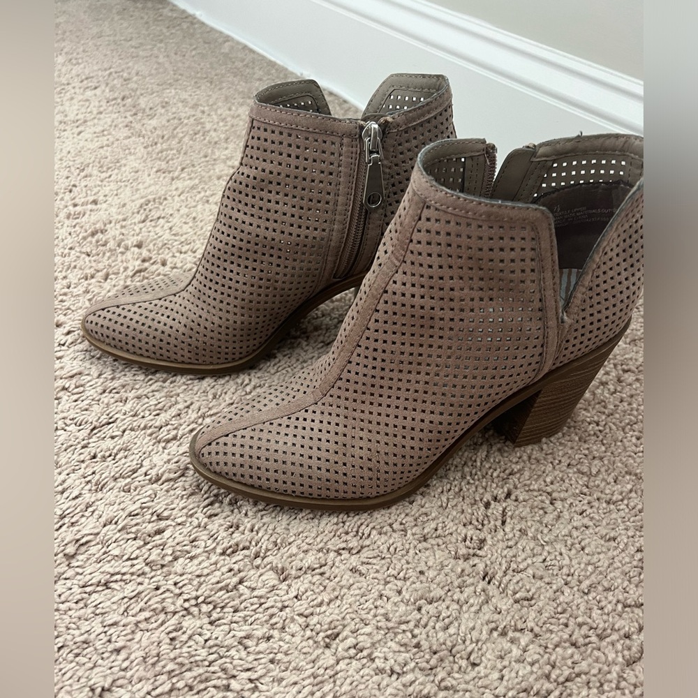 dv greige booties-size 7.5